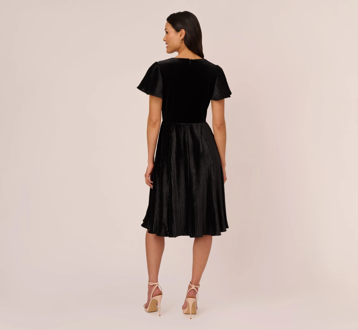 Adrianna Papell Short Sleeve Velvet Pleated Midi Dress In Black 6 Adrianna Papell Short Sleeve Velvet Pleated Midi Dress In Black - Image 4
